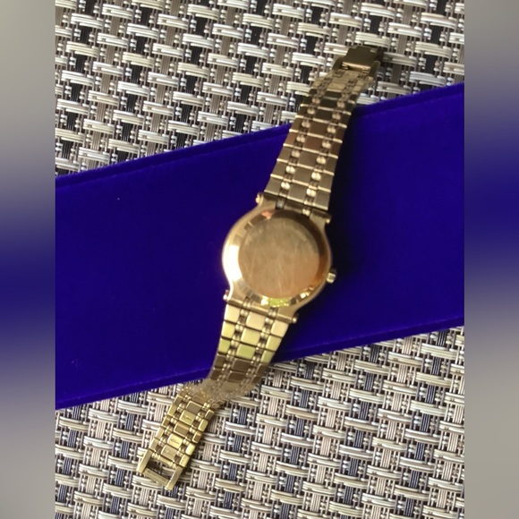 Gucci Ladies Gold Tone Bracelet Watch ?? main image 2
